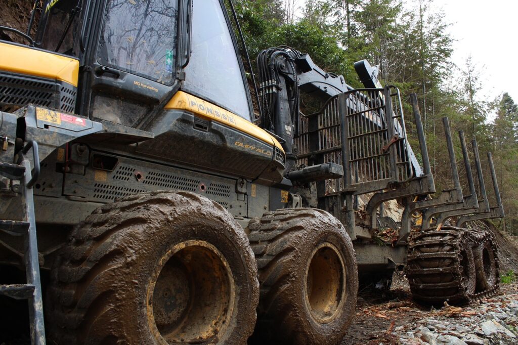 Engin permettant de charger le bois sur un camion