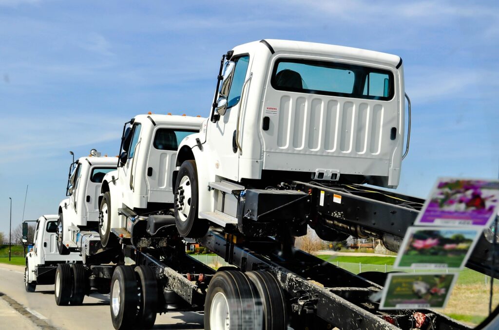 Empilement de cabines de camion vides