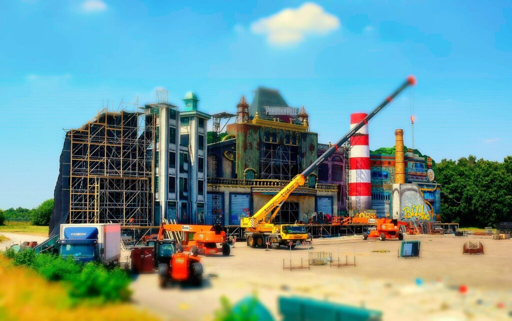 Chantier sur lequel un camion grue est utilisé pour déplacer le matériel